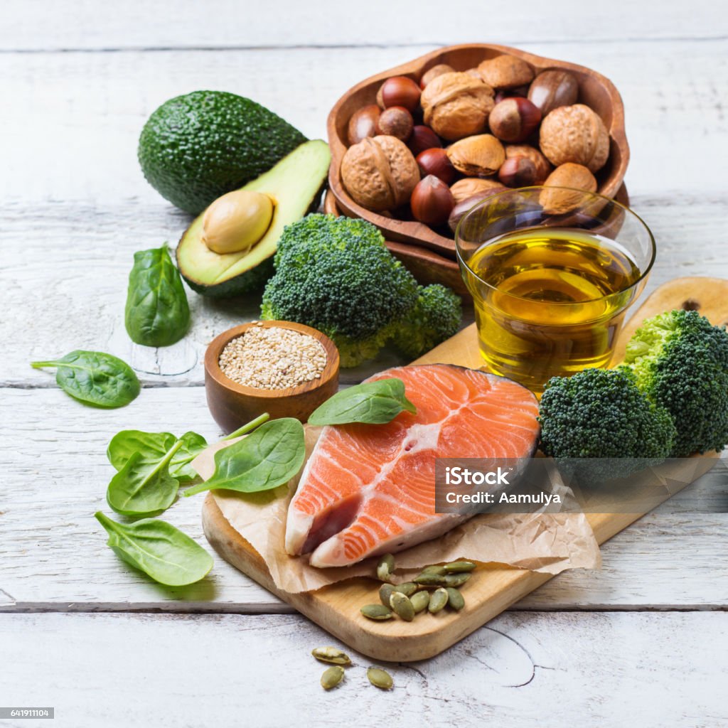 Selección de alimentos fuentes de grasa saludable, concepto de vida - Foto de stock de Orígenes libre de derechos