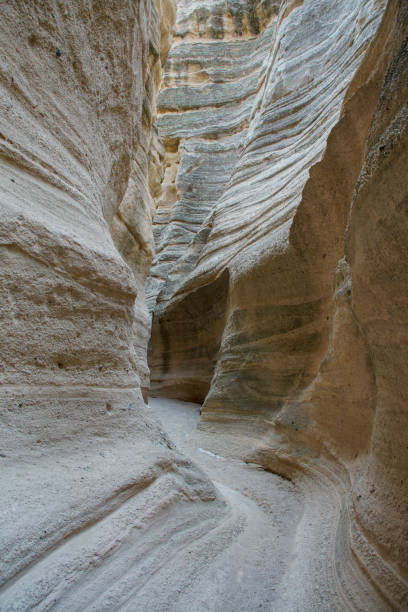 kasha-katuwe zelt rocks nationalmonument in new mexico - slickrock trail stock-fotos und bilder