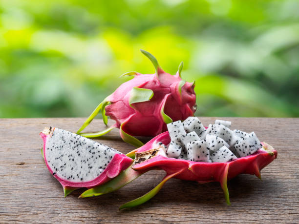 Fresh gragon fruit slice and cubic on wooden table Fresh gragon fruit slice and cubic on wooden table of naturak background dragon fruit flower stock pictures, royalty-free photos & images