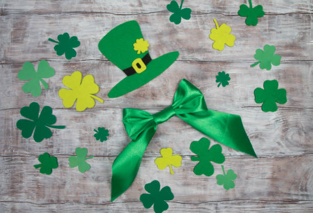 istock Green hat, bow and clover leaves. Handmade Saint Patricks Day 641963258