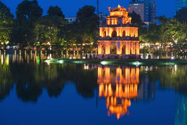 Turtle Tower, the symbol of Vietnam, at twilight period at Hoan Kiem lake (Ho Guom or Sword lake Turtle Tower, the symbol of Vietnam, at twilight period at Hoan Kiem lake (Ho Guom or Sword lake) ho guom stock pictures, royalty-free photos & images