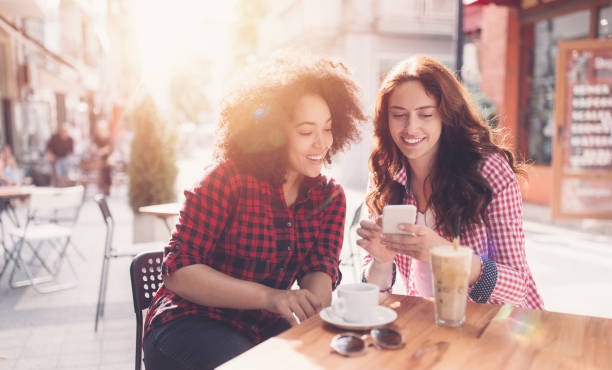 Young women at sidewalk cafe