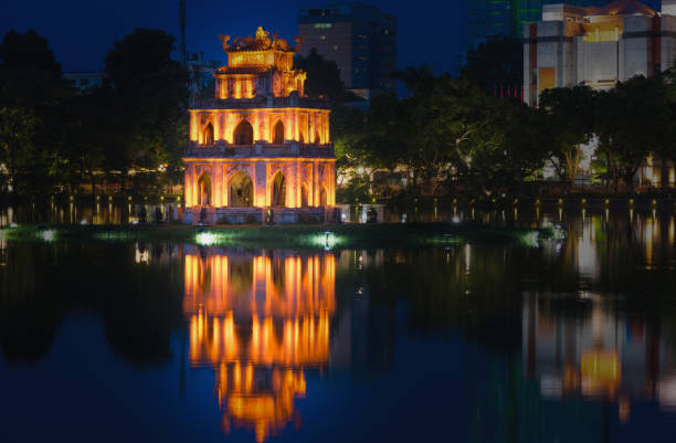 Turtle Tower, the symbol of Vietnam, at twilight period at Hoan Kiem lake (Ho Guom or Sword lake Turtle Tower, the symbol of Vietnam, at twilight period at Hoan Kiem lake (Ho Guom or Sword lake) ho guom stock pictures, royalty-free photos & images