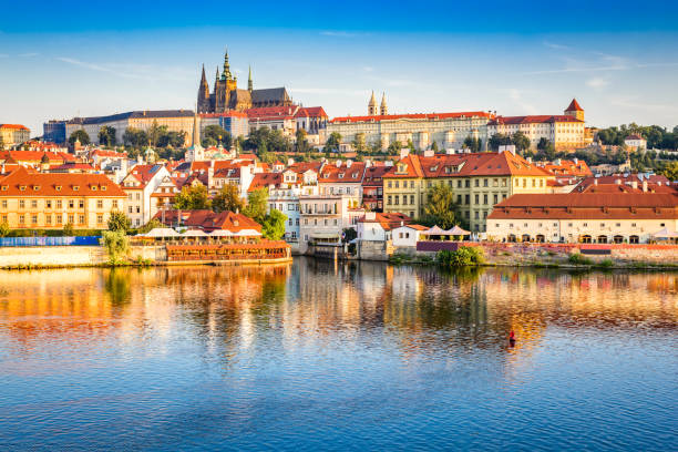 prague castle, czech republic - st vitus katedrali stok fotoğraflar ve resimler