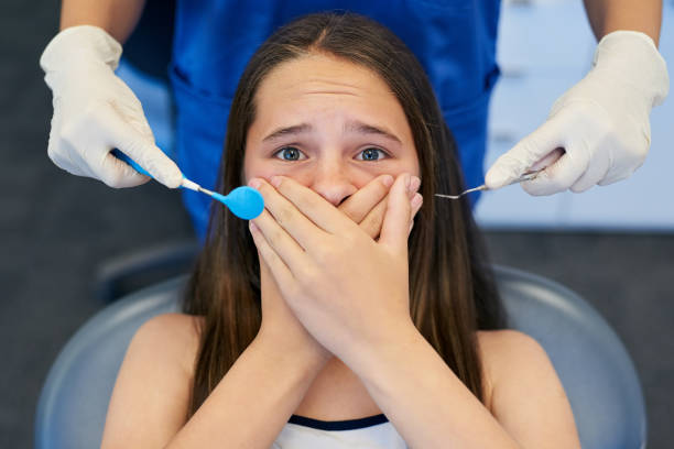 tenho muito medo! - dentist family doctor dental hygiene - fotografias e filmes do acervo