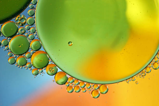 istock Yellow and green oil in water abstract 642063548