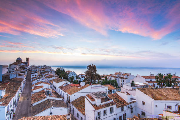 altea case bianche al tramonto in costa blanca, spagna - alicante costa blanca foto e immagini stock