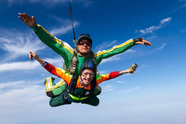 istock Tandem jump. Flying in a free fall. 642086298