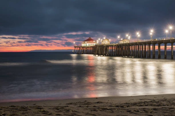 istock Huntington Beach Pier at sunset 642097114