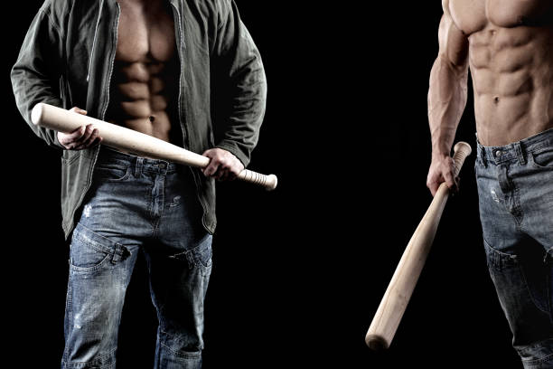 teppisti con mazza da baseball - bat weapon baseball mob foto e immagini stock