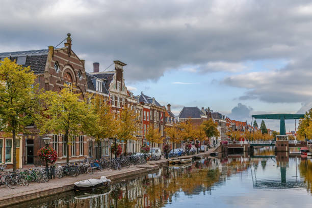 istock Oude vest channel, Leiden, Netherlands 642173990