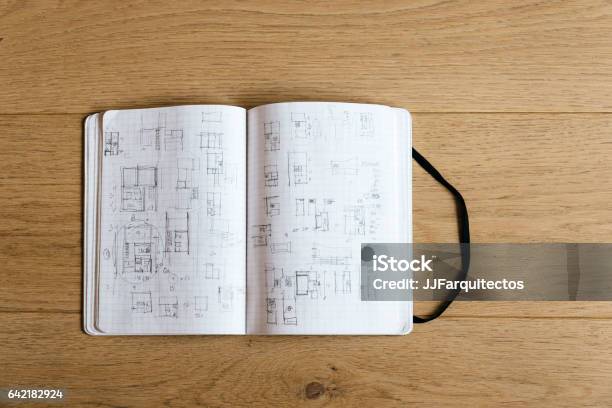 Cuaderno De Arquitecto Con Dibujos Foto de stock y más banco de imágenes de Arquitecto - Arquitecto, Tablero de dibujo, Tablón