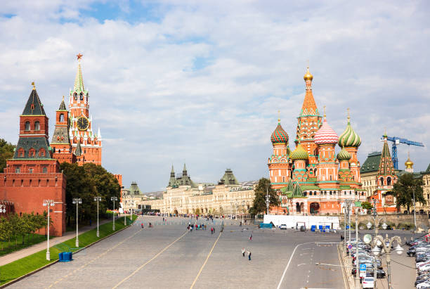 istock Vasilyevsky Spusk Square in Moscow 642194642