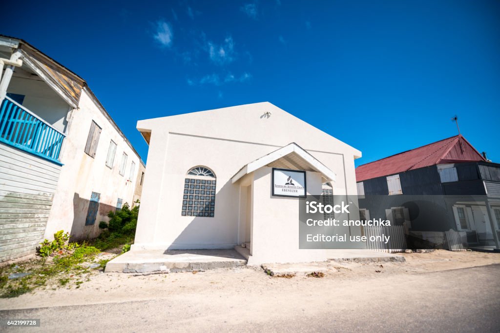 Iglesia Adventista Del Séptimo Día En Cockburn Town Capital De Islas Turcas  Y Caicos Foto de stock y más banco de imágenes de Aire libre - iStock