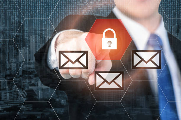 ビジネスマンの電子メール セキュリティ ボタンを押す - network security security e mail computer ストックフォトと画像