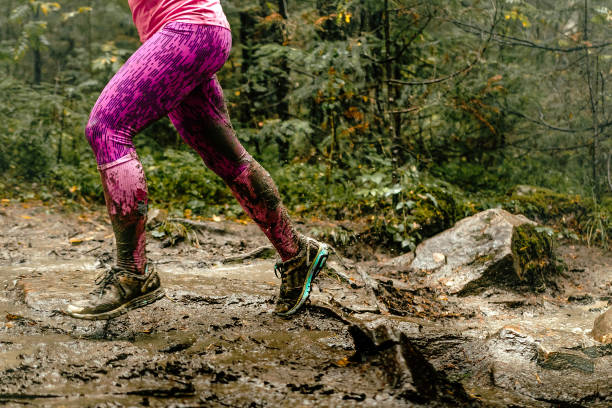 donna corre su rocce nella foresta - at the foot of the cross foto e immagini stock