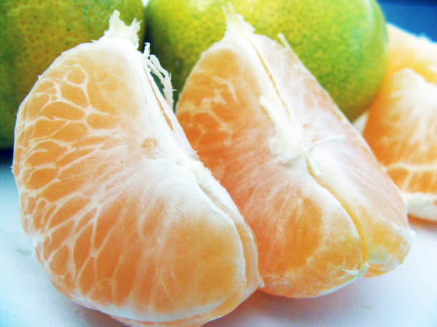 istock Sliced ​​mandarin pictures 642247426