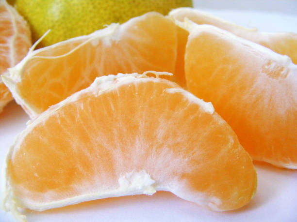 istock Sliced ​​mandarin pictures 642247442