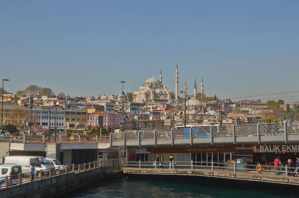 editorial carré, de istanbul, turquie, 3 avril 2016, pont de galatasaray, eminonu. - europe bridge editorial eastern europe photos et images de collection