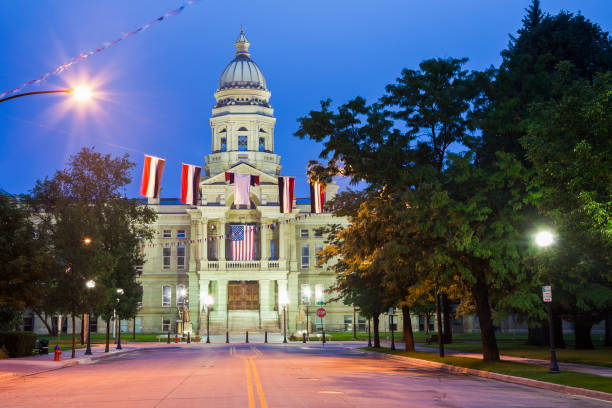 cheyenne, wyoming - state capitol building - wyoming stock-fotos und bilder