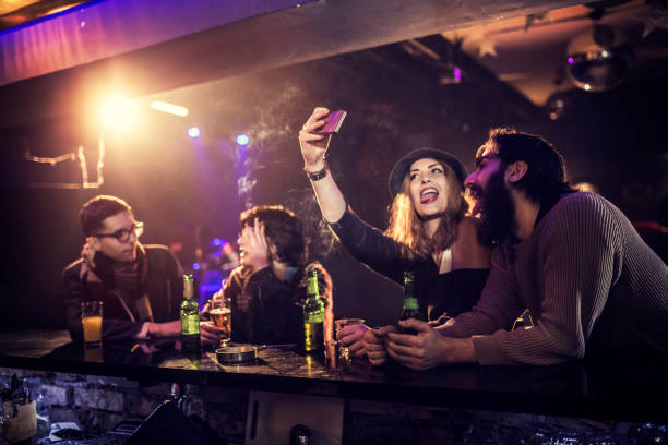 istock Nightlife and friendships 642343730
