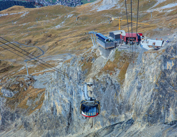 スイスの山ティトリスのロープウェー - european alps mountain mountain peak rock ストックフォトと画像