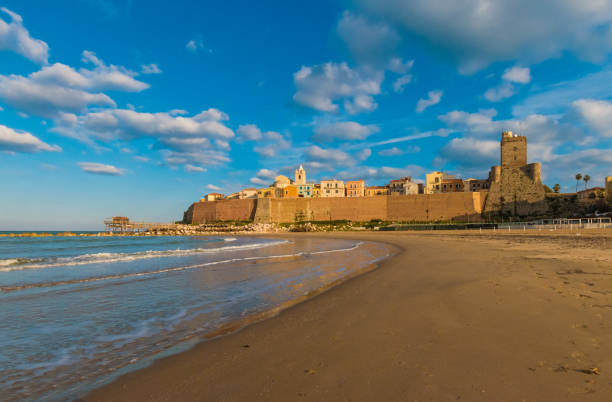 termoli (molise, itália) - trebuchet - fotografias e filmes do acervo