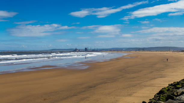 north beach, seaton carew, hartlepool, reino unido - hartlepool fotografías e imágenes de stock