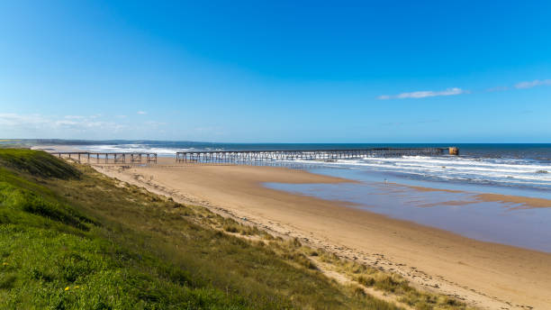 north sands beach, hartlepool, großbritannien - hartlepool stock-fotos und bilder