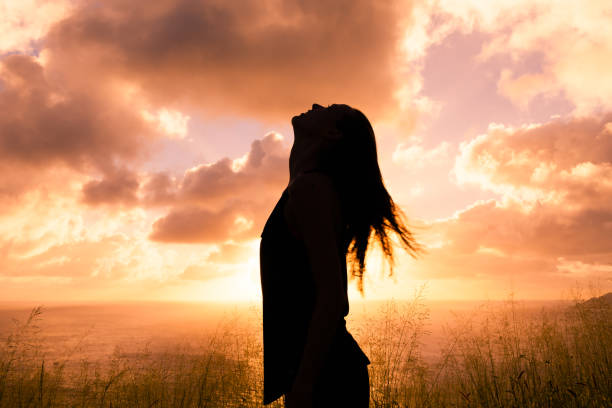 beten und verehren - heaven women sunrise inspiration stock-fotos und bilder