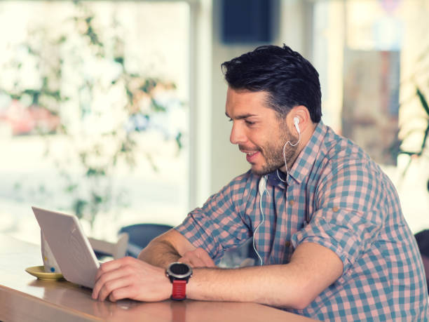 istock Enjoying social media time 642447952