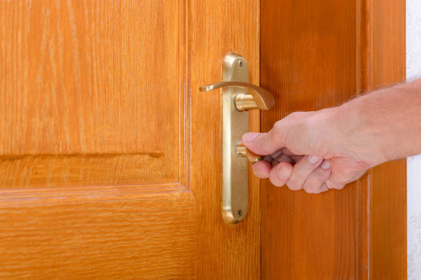 istock Safety Lock on a Wooden Door 642451148