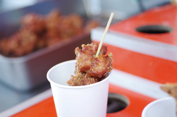 Bâton de poulet dans une cuvette - Photo