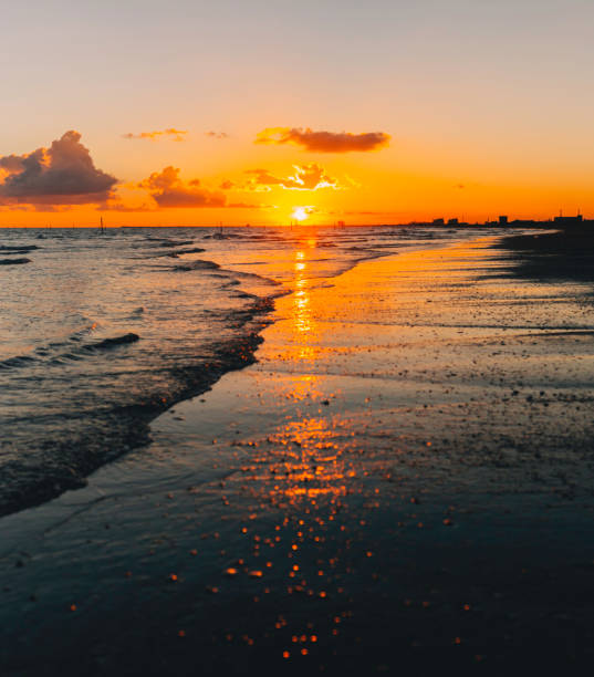 istock Cloudy orange sunset over sea water, sunset over sea waves. 642493704