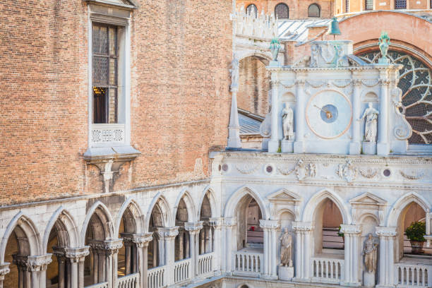 venezia, italia - basilica di san marco - doges palace palazzo ducale staircase steps foto e immagini stock