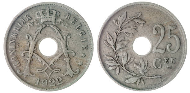 25 centimes 1922 münze isoliert auf weißem hintergrund, belgien - french coin stock-fotos und bilder