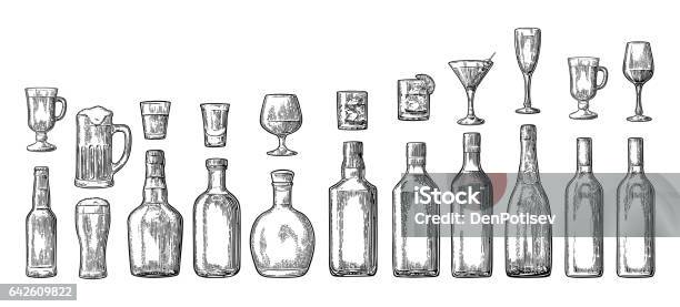 Set Glas Und Eine Flasche Bier Whisky Wein Gin Rum Tequila Champagner Cocktails Stock Vektor Art und mehr Bilder von Flasche