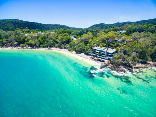 eine luftaufnahme von noosa heads - coastline noosa heads australia landscape stock-fotos und bilder