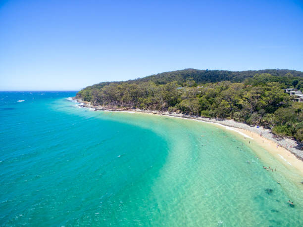 eine luftaufnahme von noosa heads - coastline noosa heads australia landscape stock-fotos und bilder