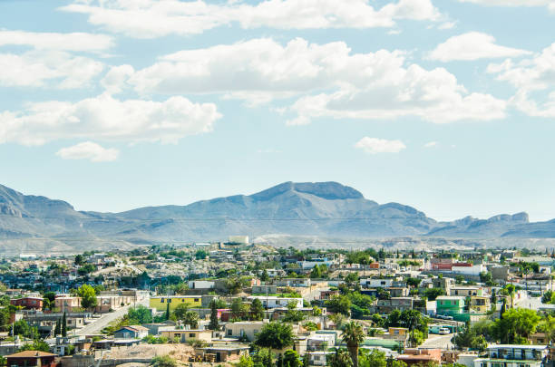 ciudad juárez en ciudad de méxico o en el horizonte, visto desde la frontera - el paso fotografías e imágenes de stock