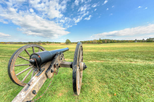 vecchio cannone nel manassas national battlefield park in virginia - manassas war famous place park foto e immagini stock