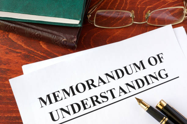 istock Memorandum of understanding MOU on a table and a pen. 642724042