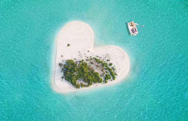 istock Tropical island in heart shape 642771212