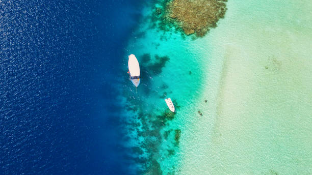 istock Beautiful coral reef with anchoring boats 642777794