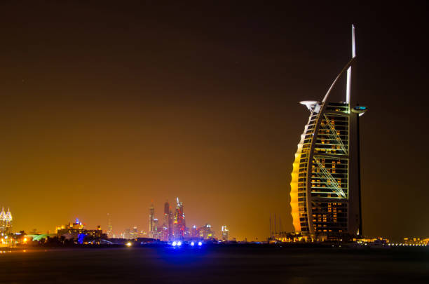 Burj al Arab hotel DUBAI - JANUARY 4: Burj al Arab hotel, one of the few 7 stars hotel in the world and one of the most recognized luxury symbol at night on JANUARY 4, 2012 in Dubai, United Arab Emirates sailboat mast stock pictures, royalty-free photos & images