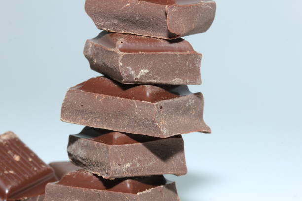 istock Pieces of a dark chocolate bar 642862212