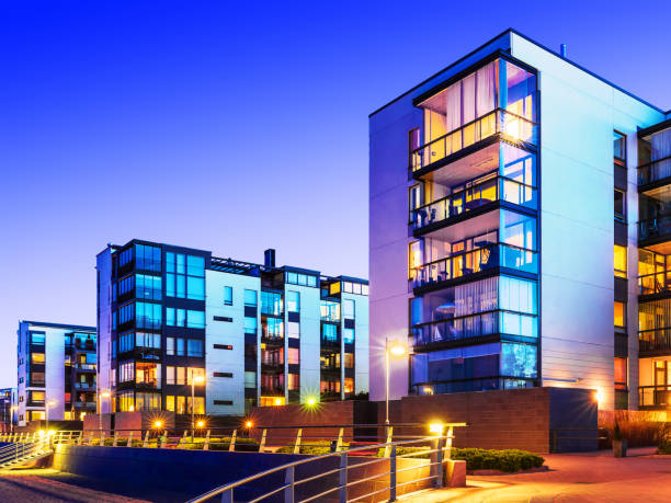 moderna de bienes raíces - building exterior usa night built structure fotografías e imágenes de stock