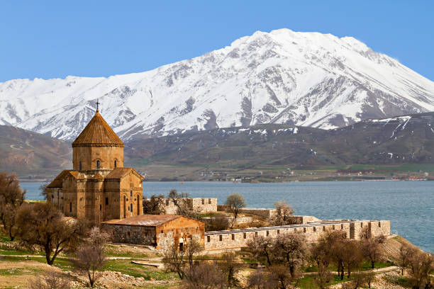 armenian church of the holly cross on akdamar island, lake van, turkey - van imagens e fotografias de stock