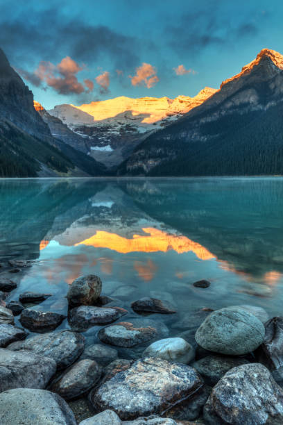 istock Lake Louise Sunrise 642911828