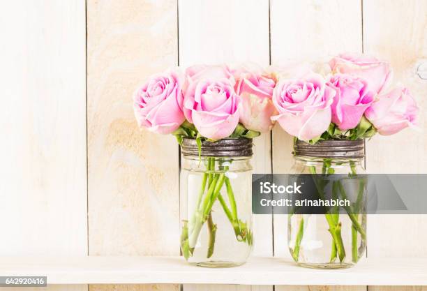 Bouquet Mit Rosa Rosen Stockfoto und mehr Bilder von Einweckglas - Einweckglas, Blume, Einmachglas